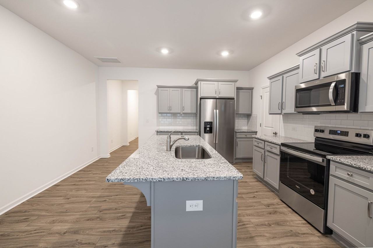 549 Elizabeth Ave - Photo 6 of 18