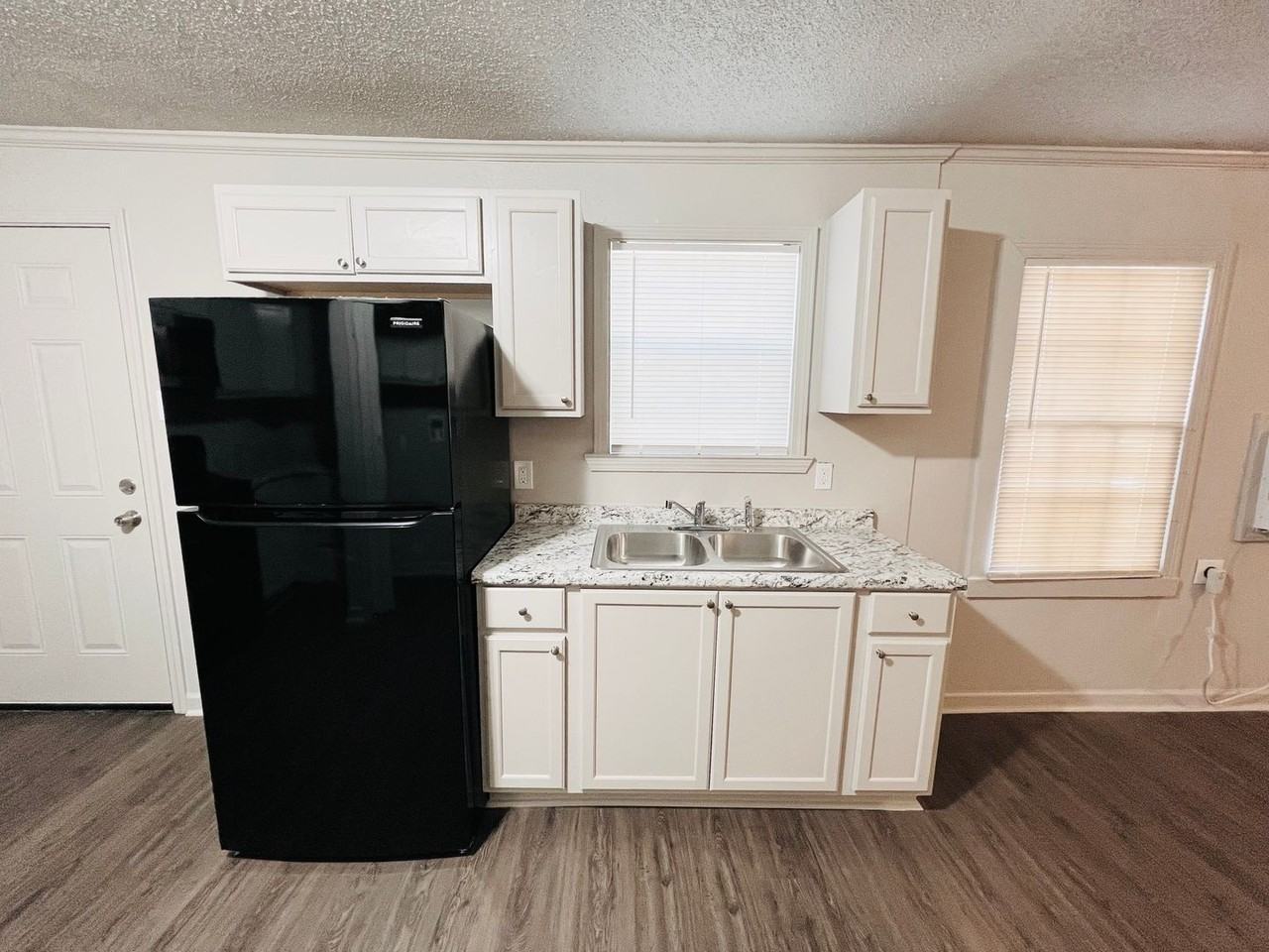 3993 Lynn St - Photo 5 of 21