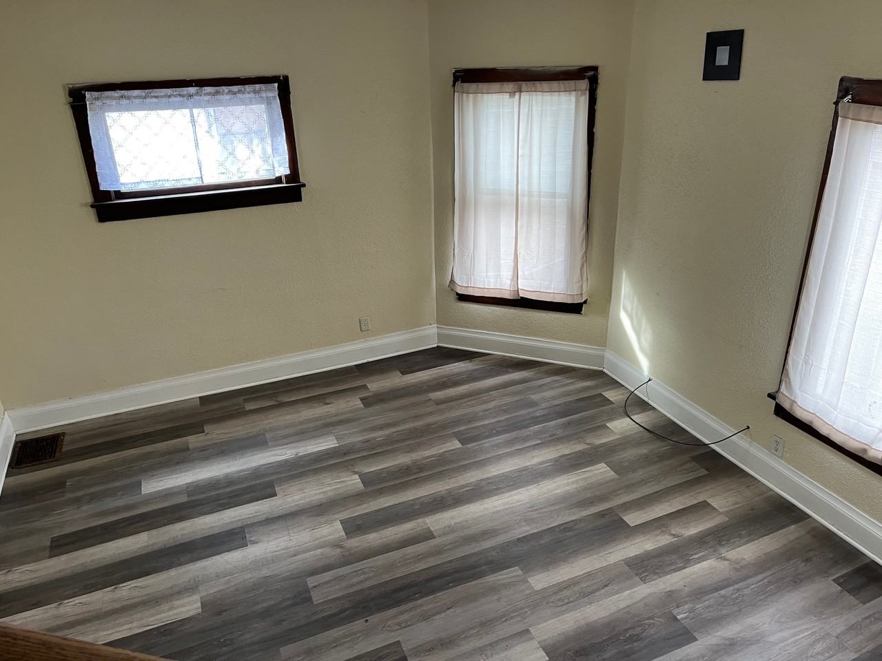 723 W 5th St - Photo 6 of 12