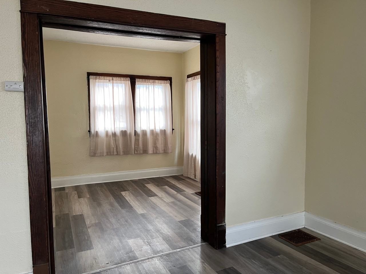 723 W 5th St - Photo 7 of 12