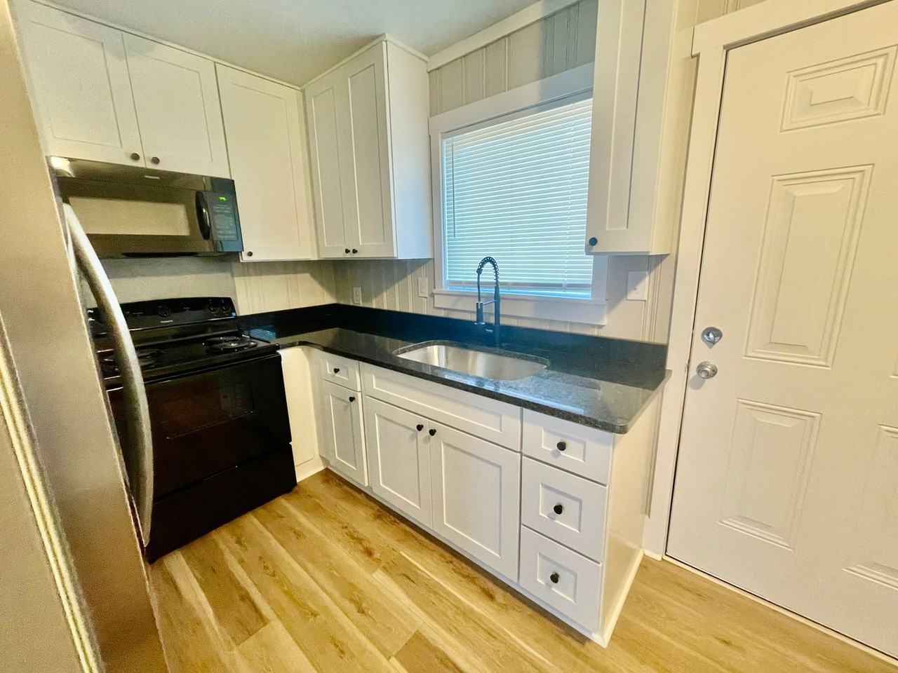 2935 Burgess Dr - Photo 7 of 15