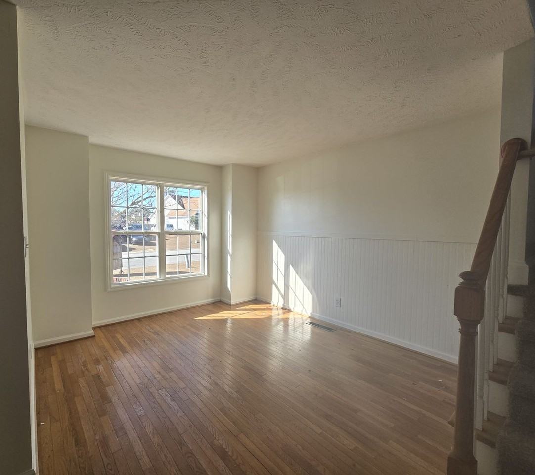 122 Blue Water Dr - Photo 2 of 17