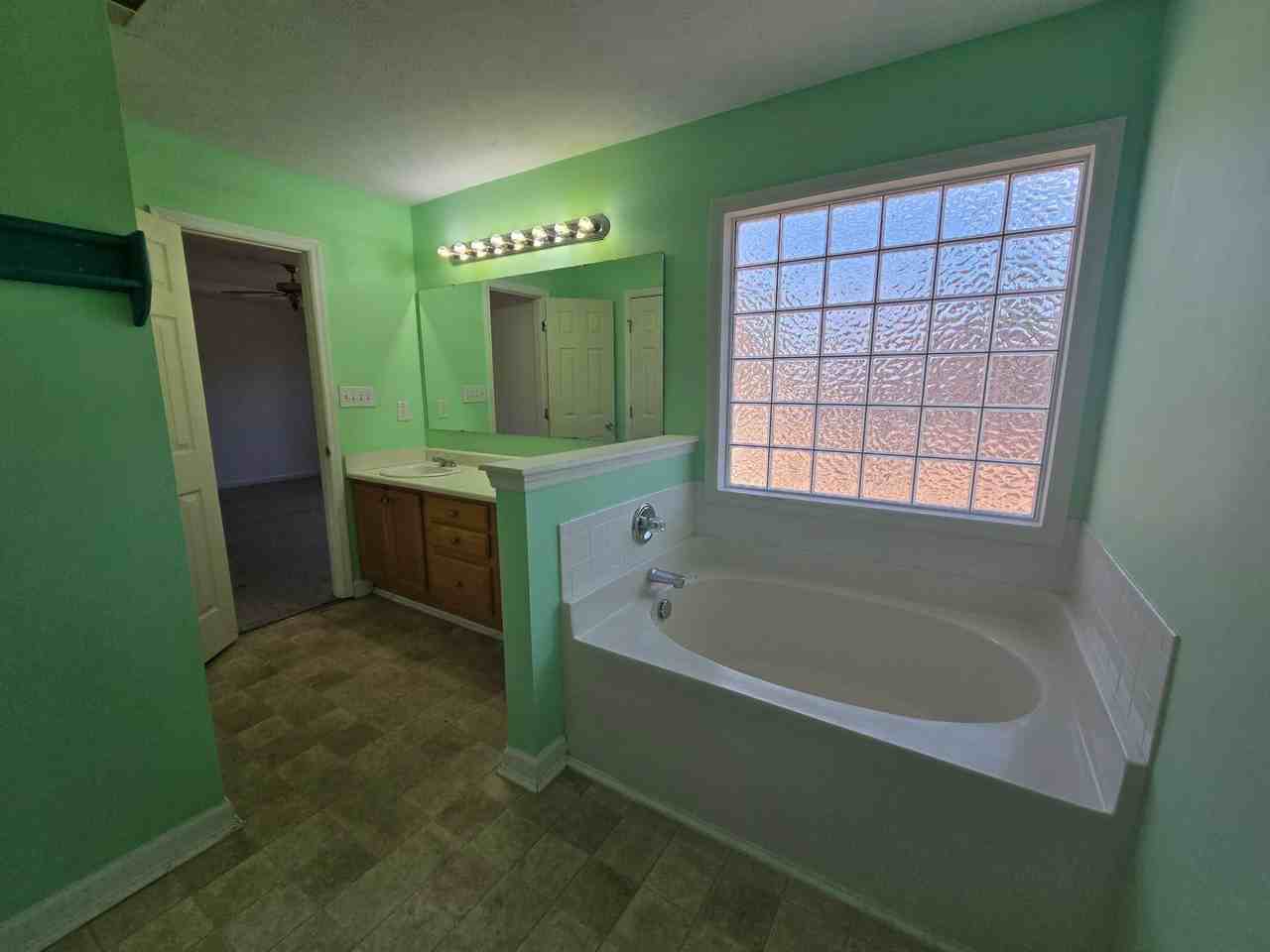 122 Blue Water Dr - Photo 7 of 17