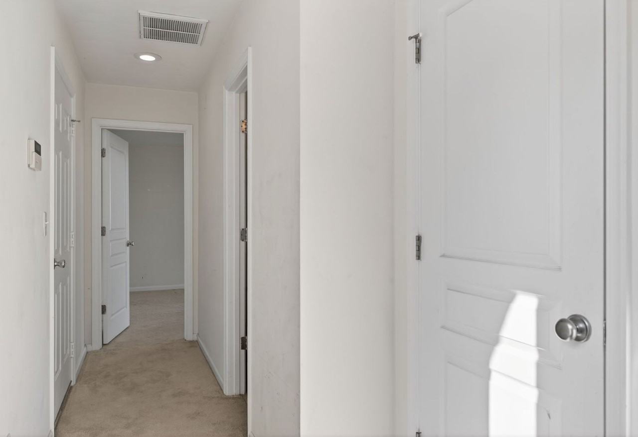 4510 Lee Ave - Photo 4 of 25