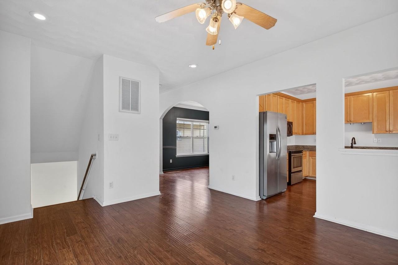 4510 Lee Ave - Photo 7 of 25