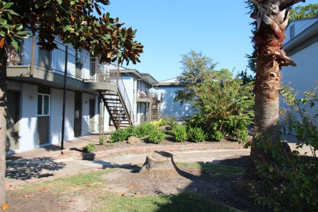 Long Point Plaza Apartments - Photo 3 of 7