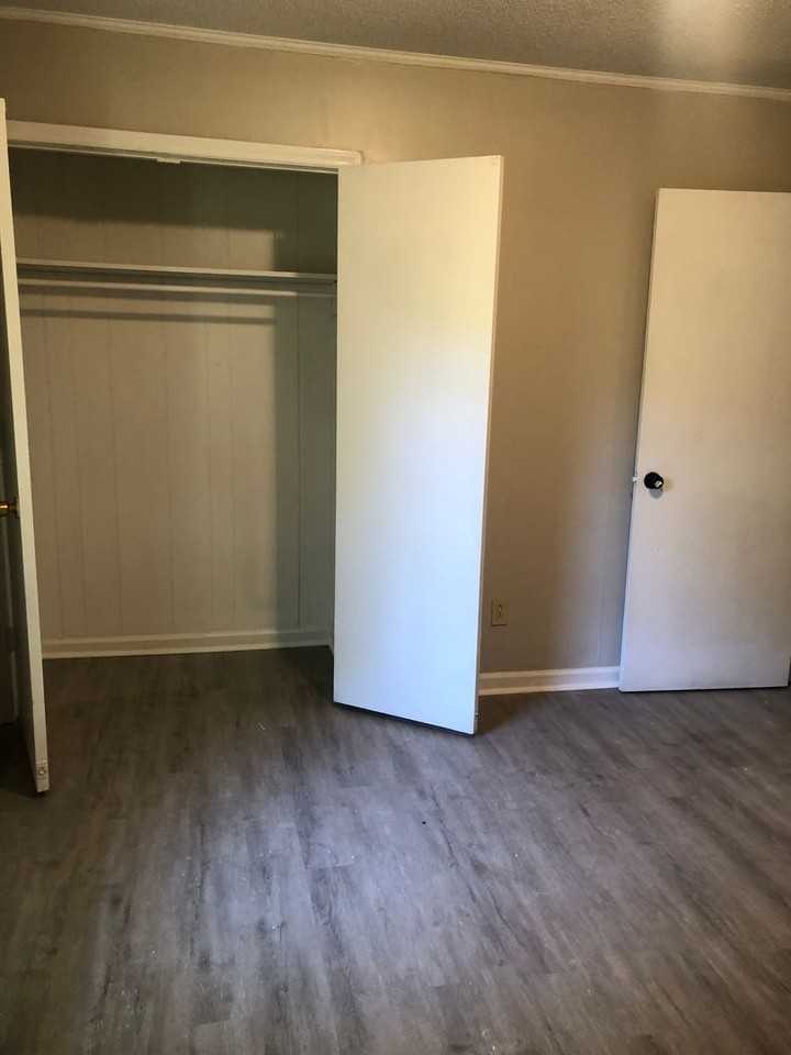 1310 Linwood Rd - Photo 5 of 11