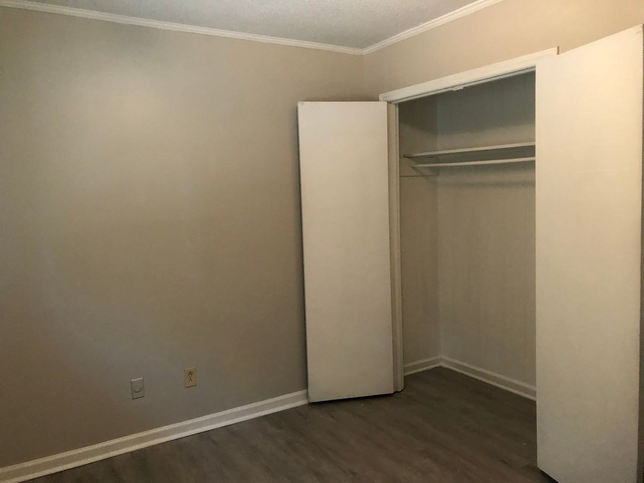 1310 Linwood Rd - Photo 6 of 11