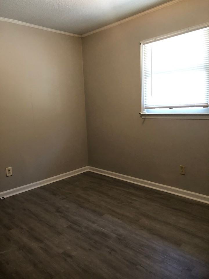 1310 Linwood Rd - Photo 7 of 11