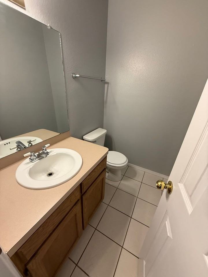 1104 N 46th St - Photo 3 of 10