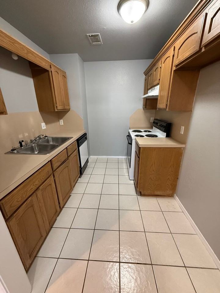 1104 N 46th St - Photo 6 of 10