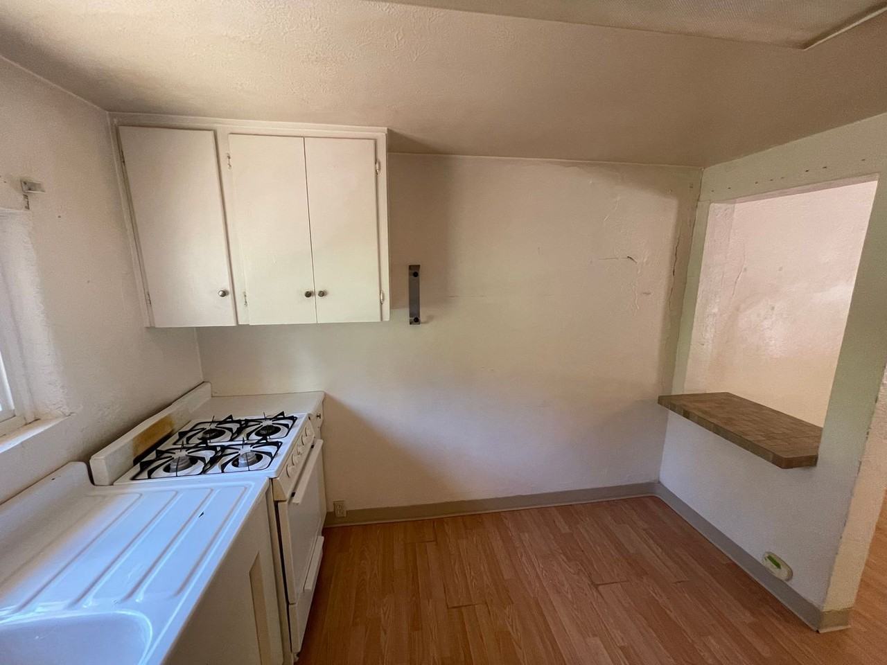 Royal Arms - Photo 2 of 16