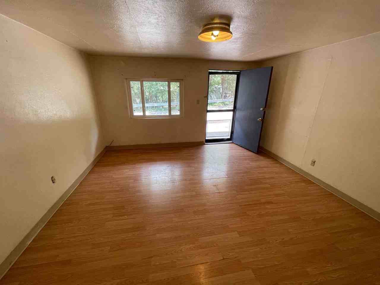 Royal Arms - Photo 4 of 16