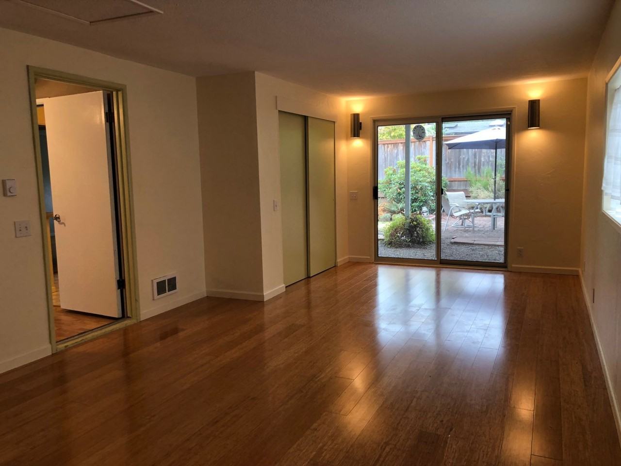 3570 Ferry St - Photo 3 of 22