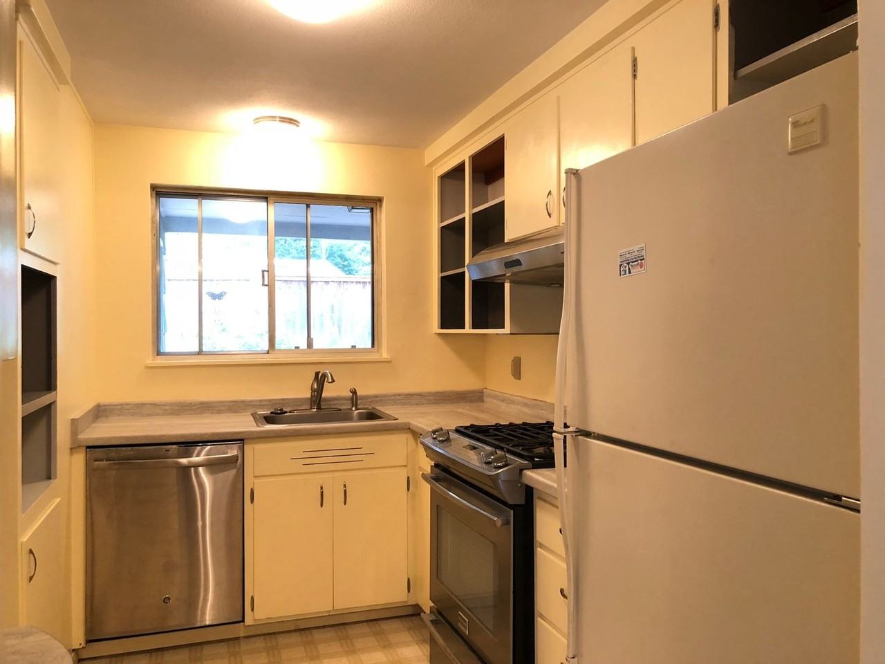 3570 Ferry St - Photo 4 of 22