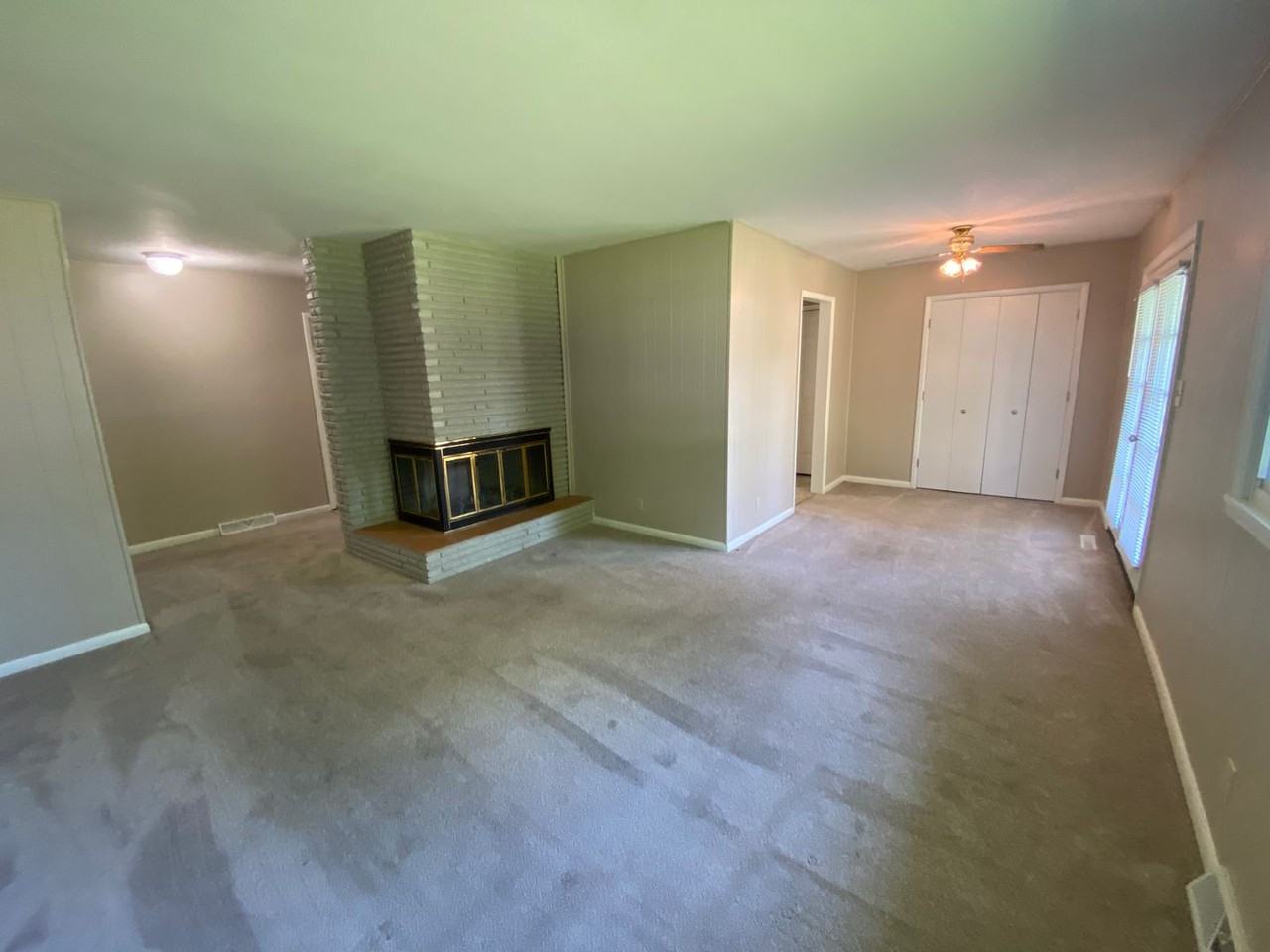 1953 S Missouri Ave - Photo 5 of 18