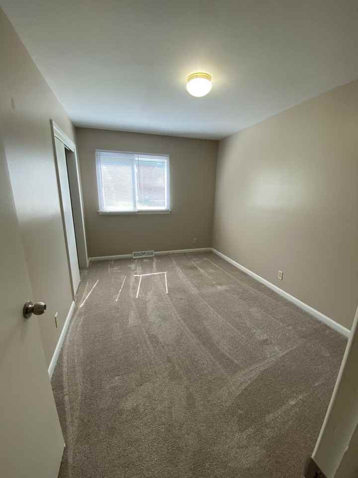 1953 S Missouri Ave - Photo 6 of 18