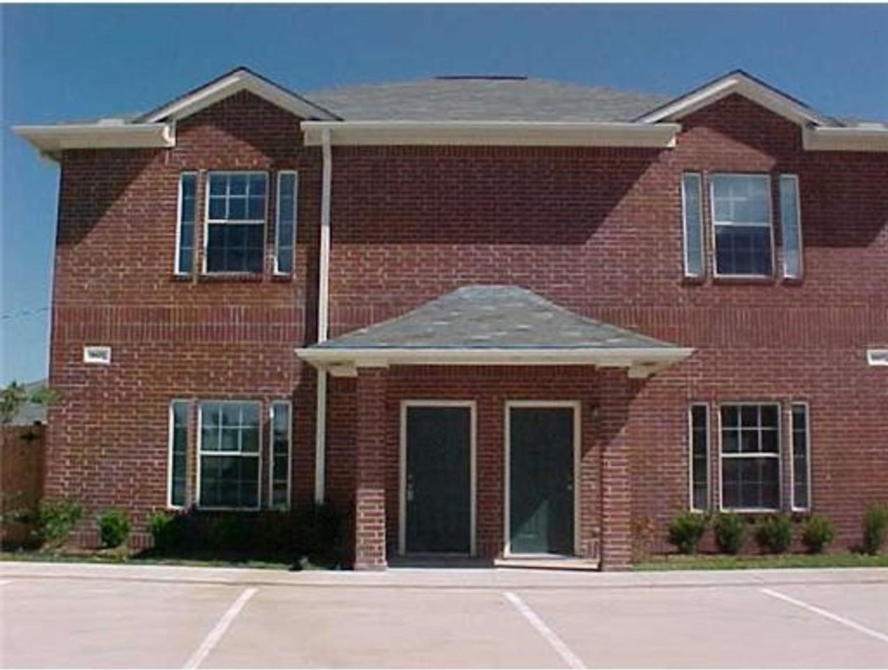 2303 Berger Dr - Photo 2 of 7