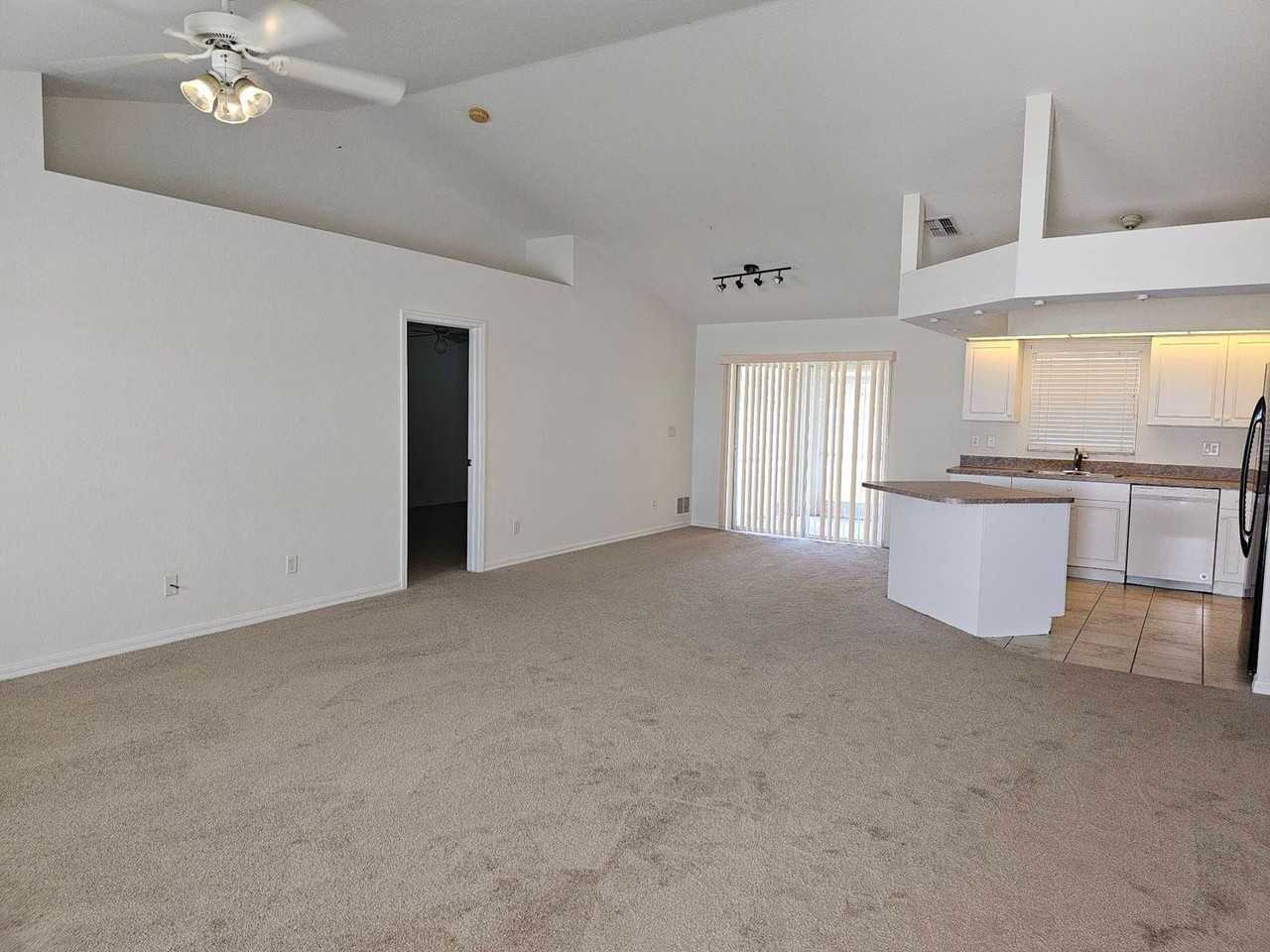 1900 Nw 33rd Ave - Photo 3 of 28