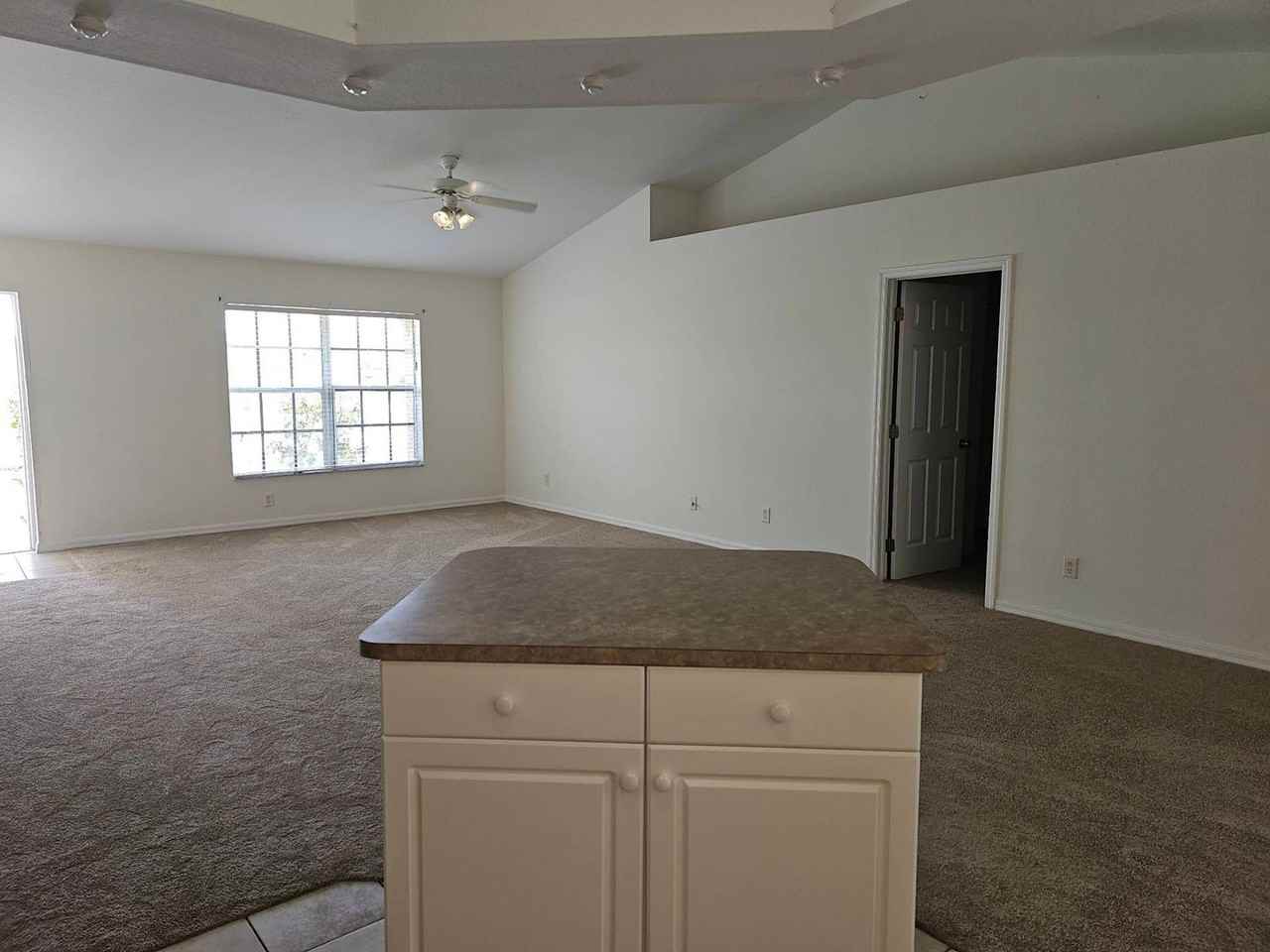 1900 Nw 33rd Ave - Photo 6 of 28