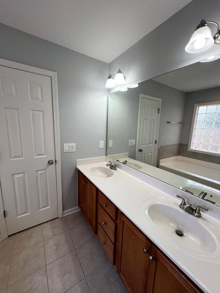 2839 Aristocrat Ln - Photo 7 of 18