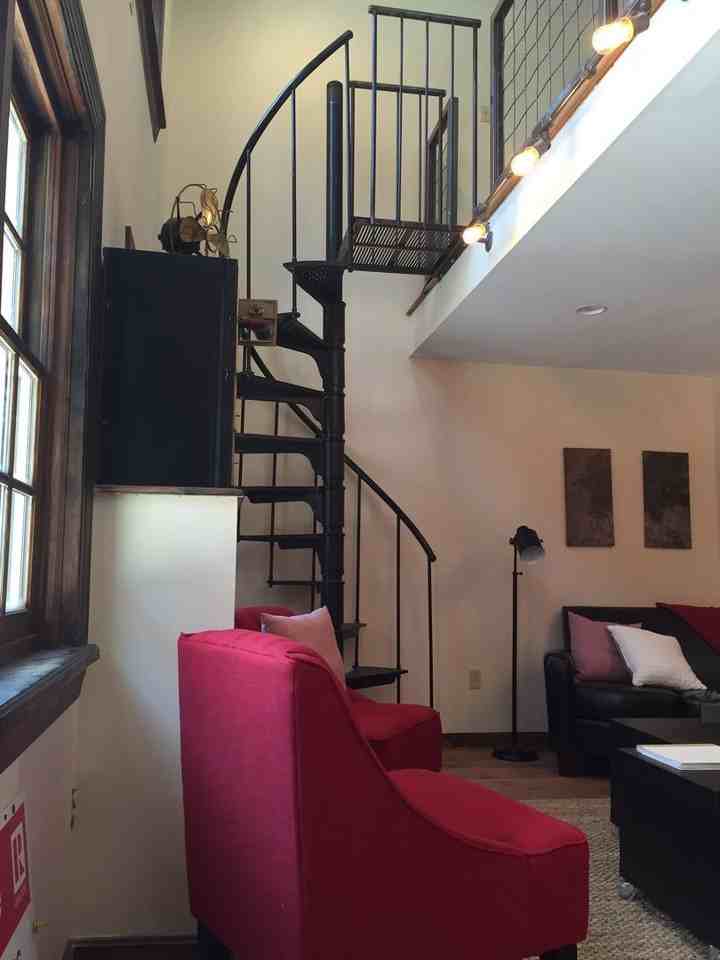 607 Middle St - Photo 4 of 37