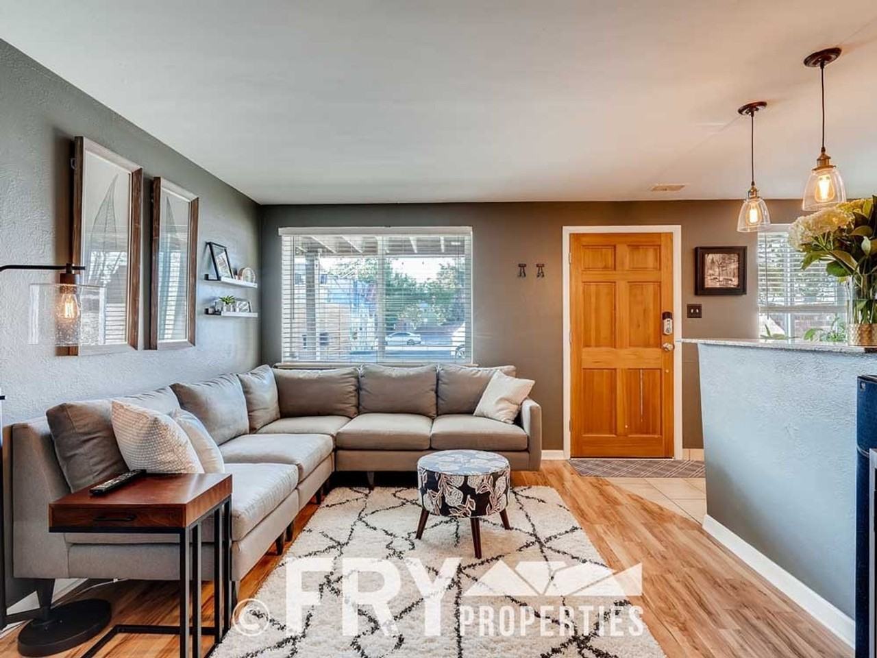 3217 Newton St - Photo 4 of 11