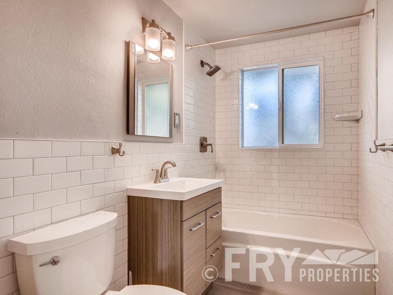 3217 Newton St - Photo 5 of 11