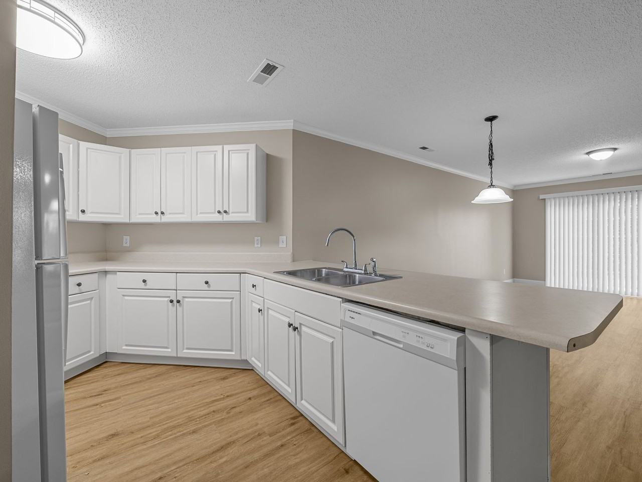 8 Whitfield Way - Photo 4 of 22