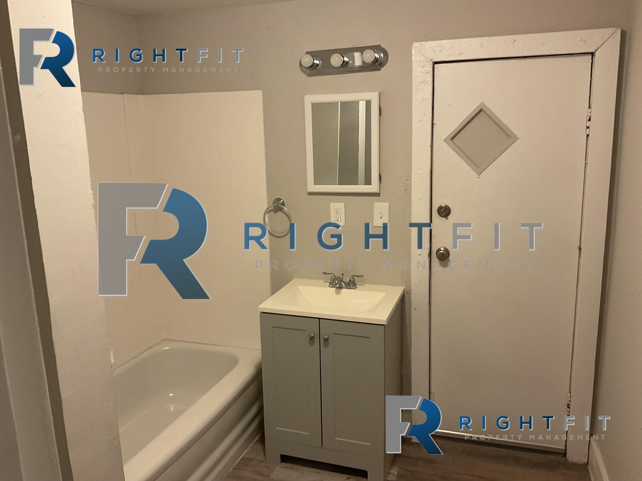 809 Maple St - Photo 7 of 9