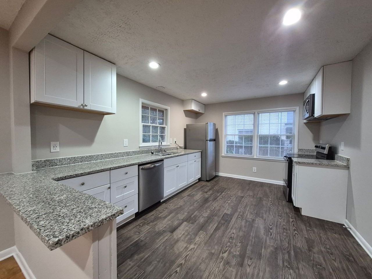 2057 Willamette Way - Photo 3 of 15