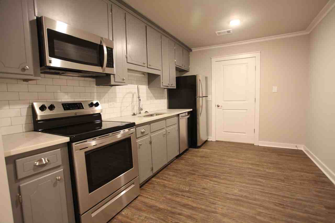 114 Lacosta Cir - Photo 4 of 7