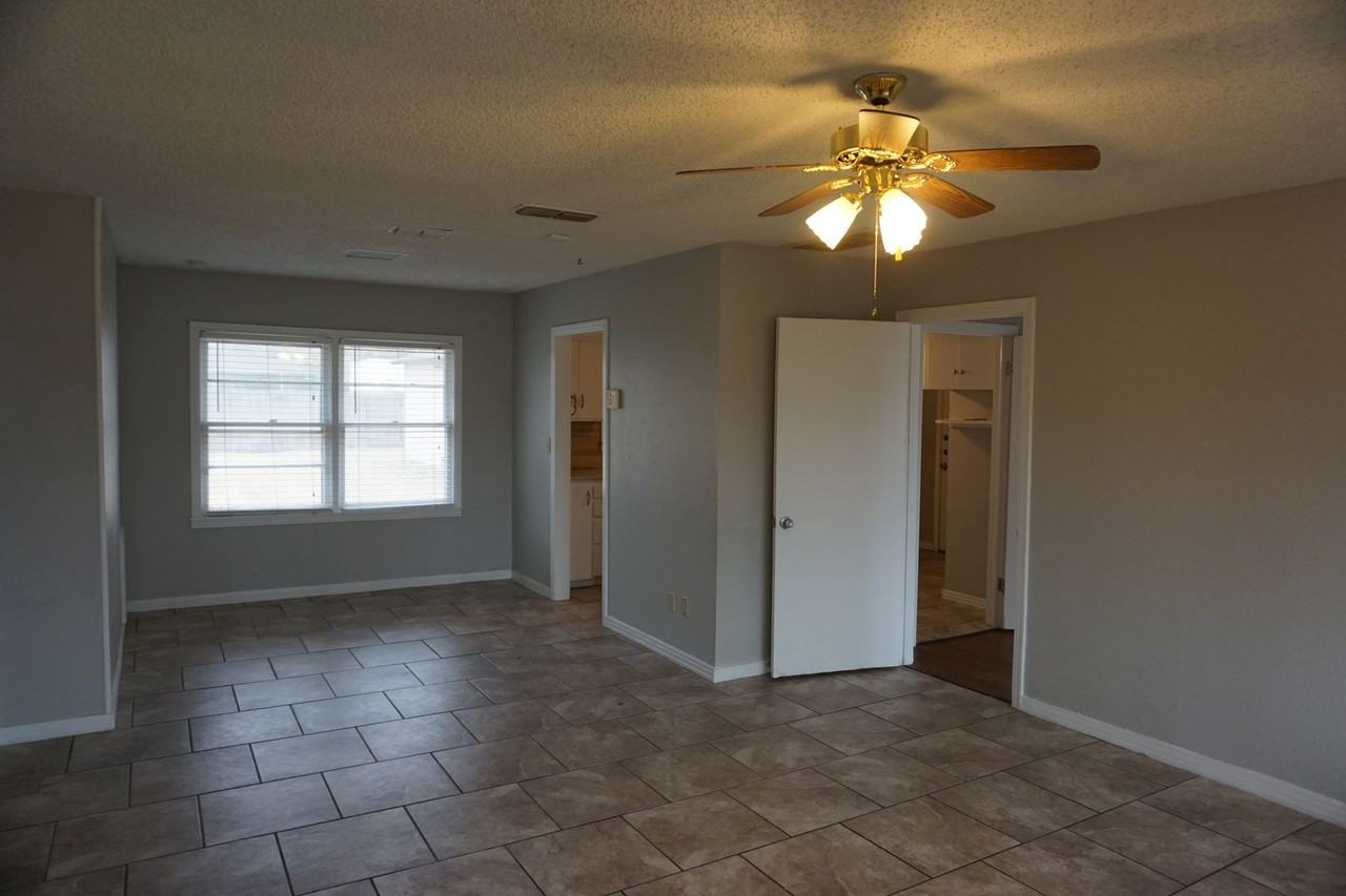 4109 31st St - Photo 2 of 10