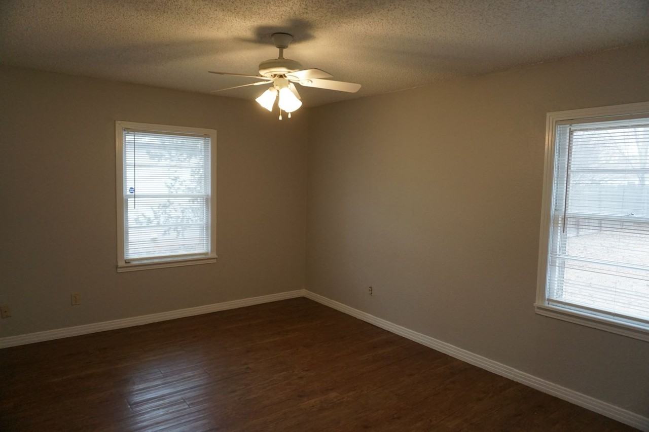 4109 31st St - Photo 5 of 10