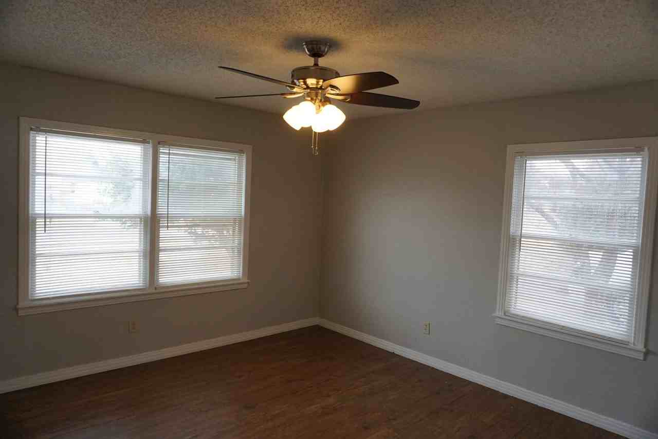 4109 31st St - Photo 6 of 10