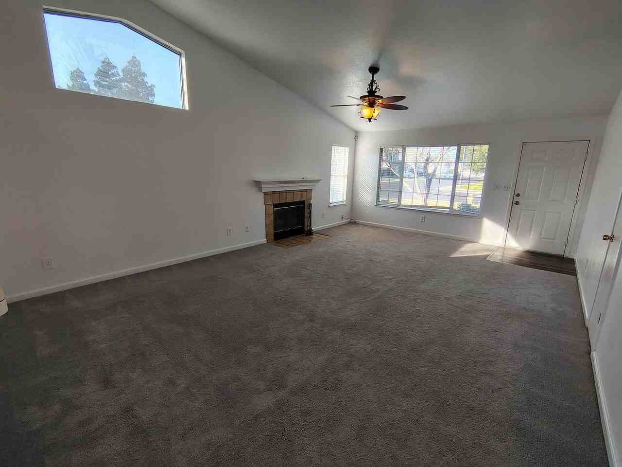 2218 Heritage Manor Dr - Photo 4 of 19