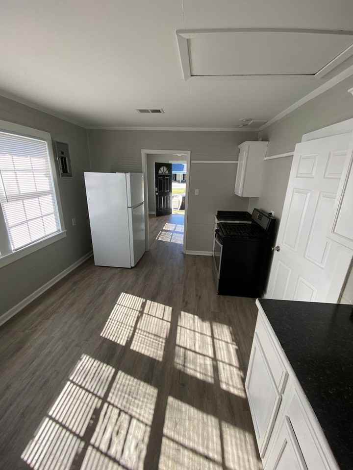 222 Cenac St - Photo 5 of 12