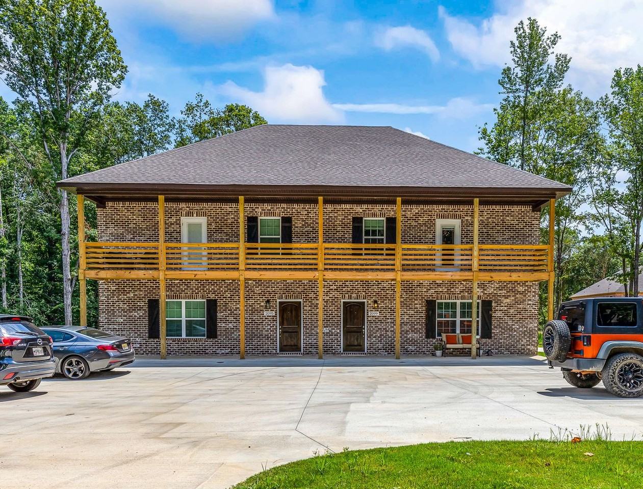 909 Logan Ct - Photo 4 of 22