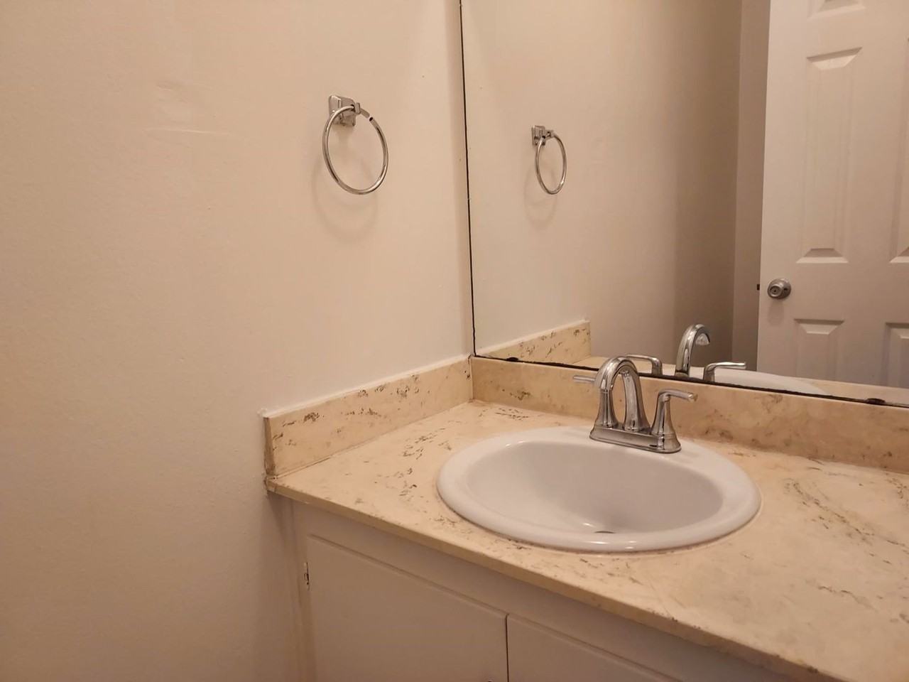 210 Quintard St - Photo 4 of 21