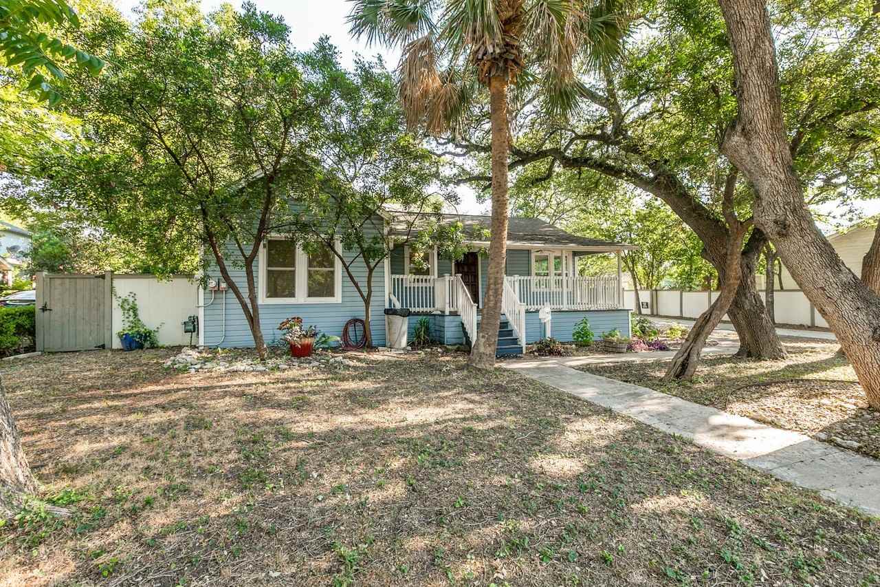 445 E Mistletoe Ave - Photo 2 of 25