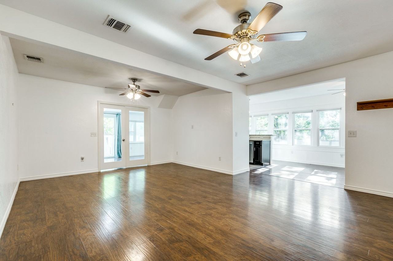 445 E Mistletoe Ave - Photo 5 of 25