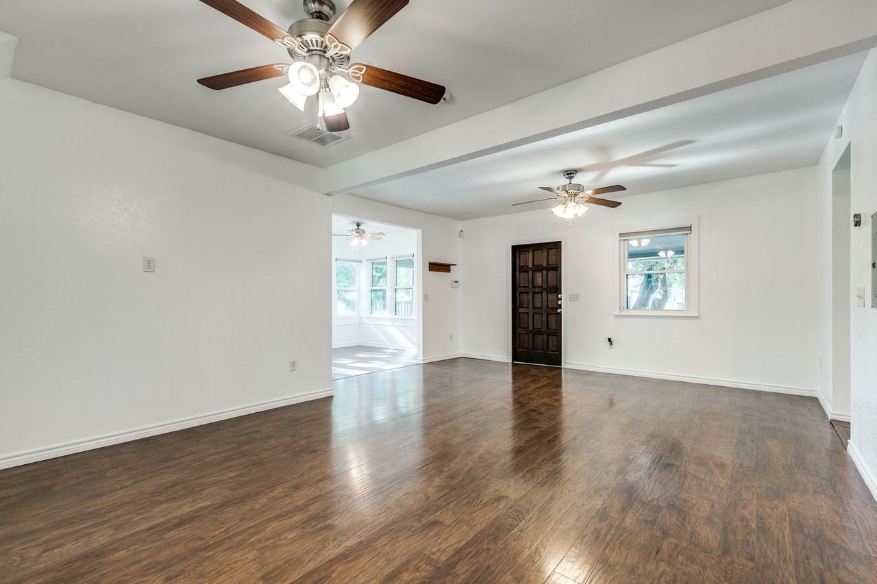 445 E Mistletoe Ave - Photo 6 of 25