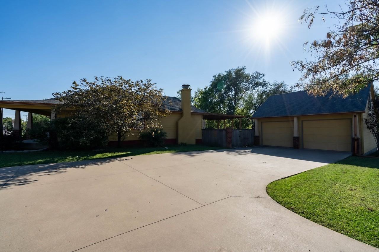 2106 S Oswego Pl - Photo 3 of 19