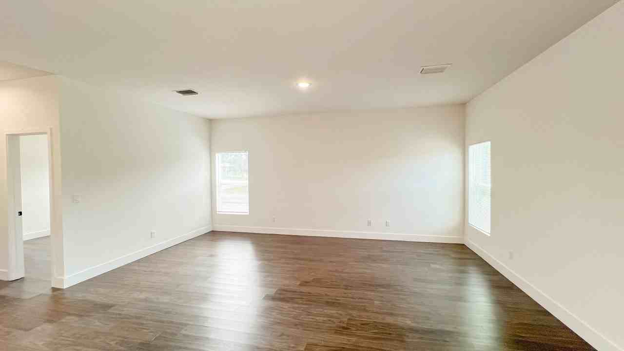 905 Toluca St Se - Photo 5 of 36