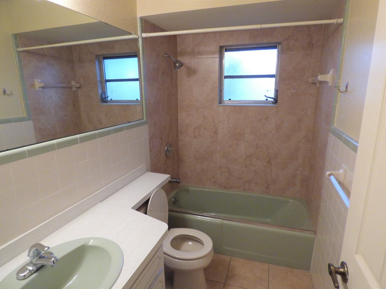 22221 Little Falls Ave - Photo 5 of 23