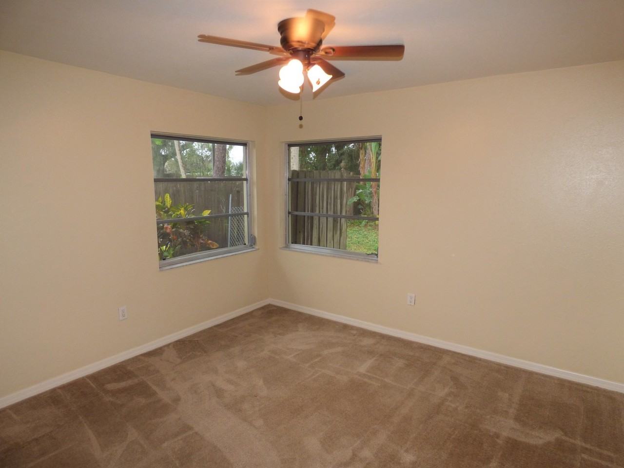 22221 Little Falls Ave - Photo 6 of 23