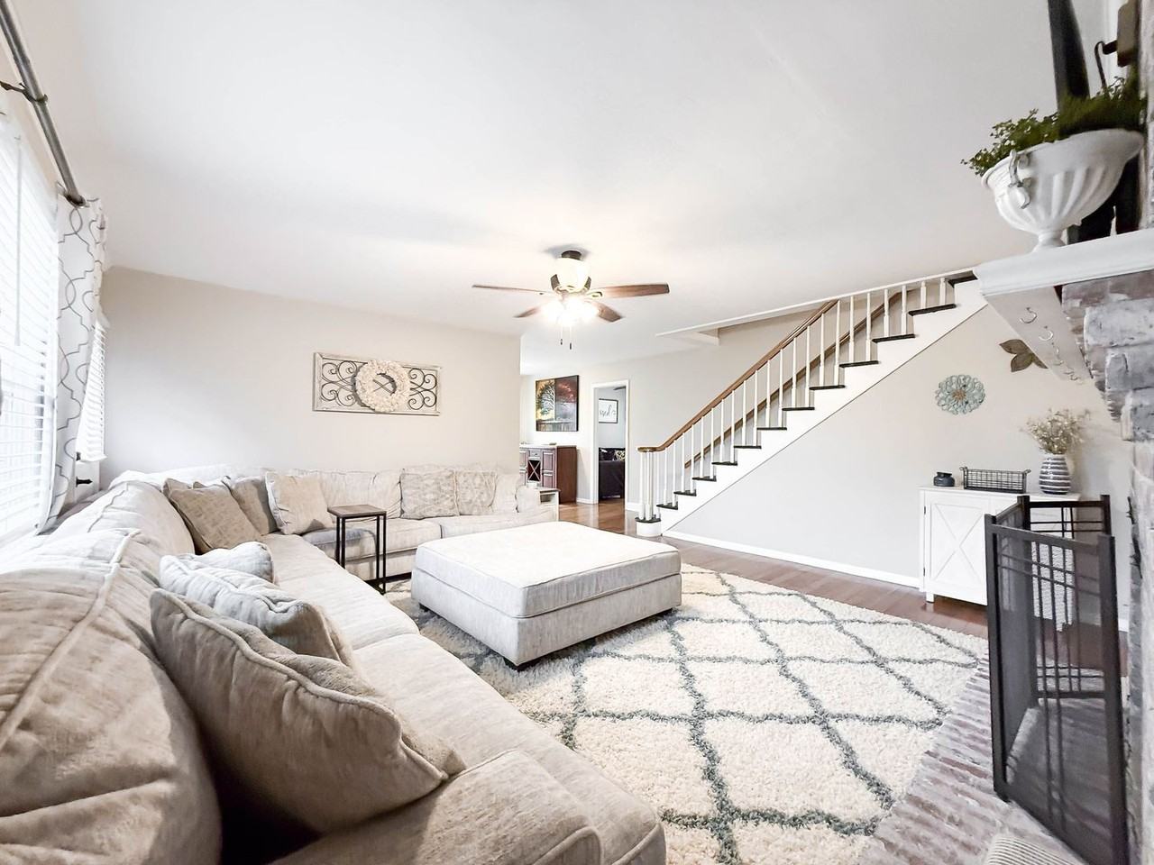 3 Stonehaven Ct - Photo 4 of 50
