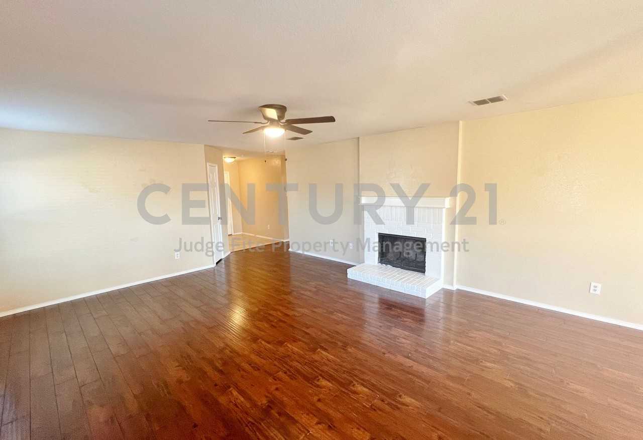 321 Briar Oaks Dr - Photo 3 of 11