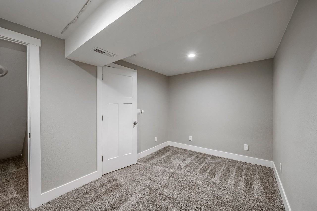 6358 Brooks Dr - Photo 2 of 23