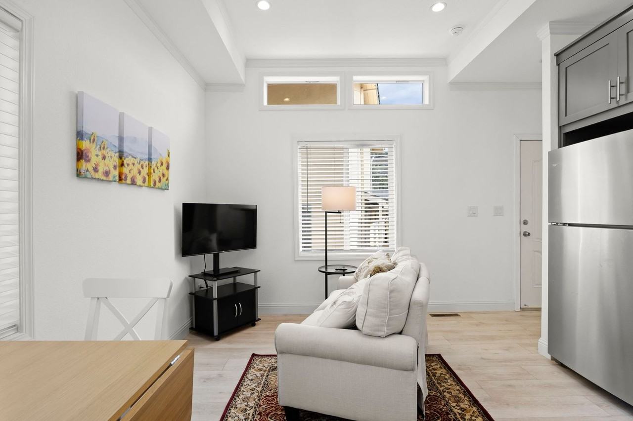 1657 Valley High Ave - Photo 3 of 11